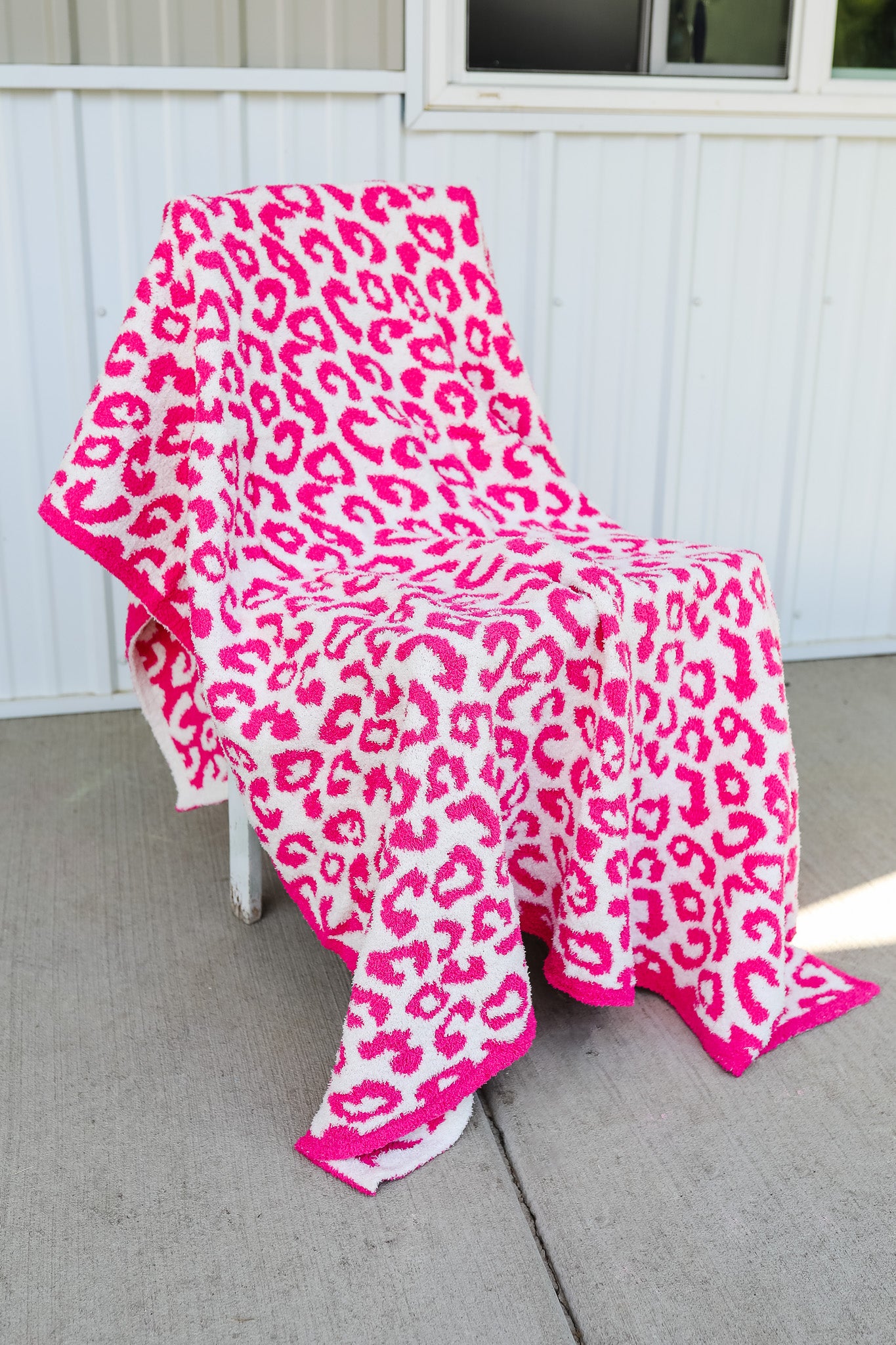 Leopard Comfy Luxe Blanket - Fuchsia