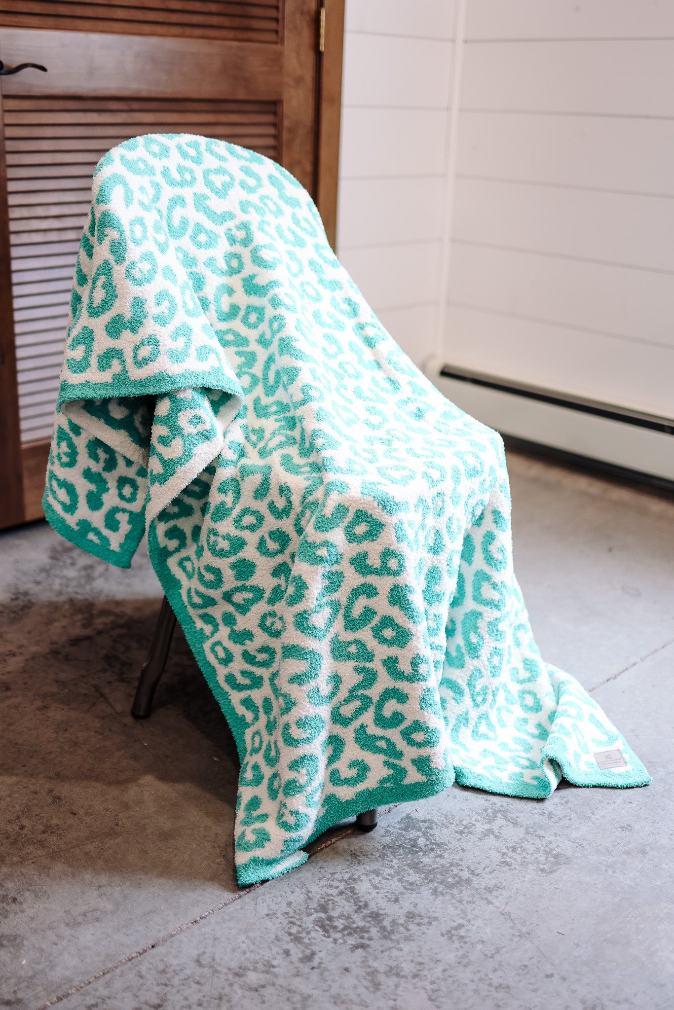 Leopard Comfy Luxe Blanket - Mint