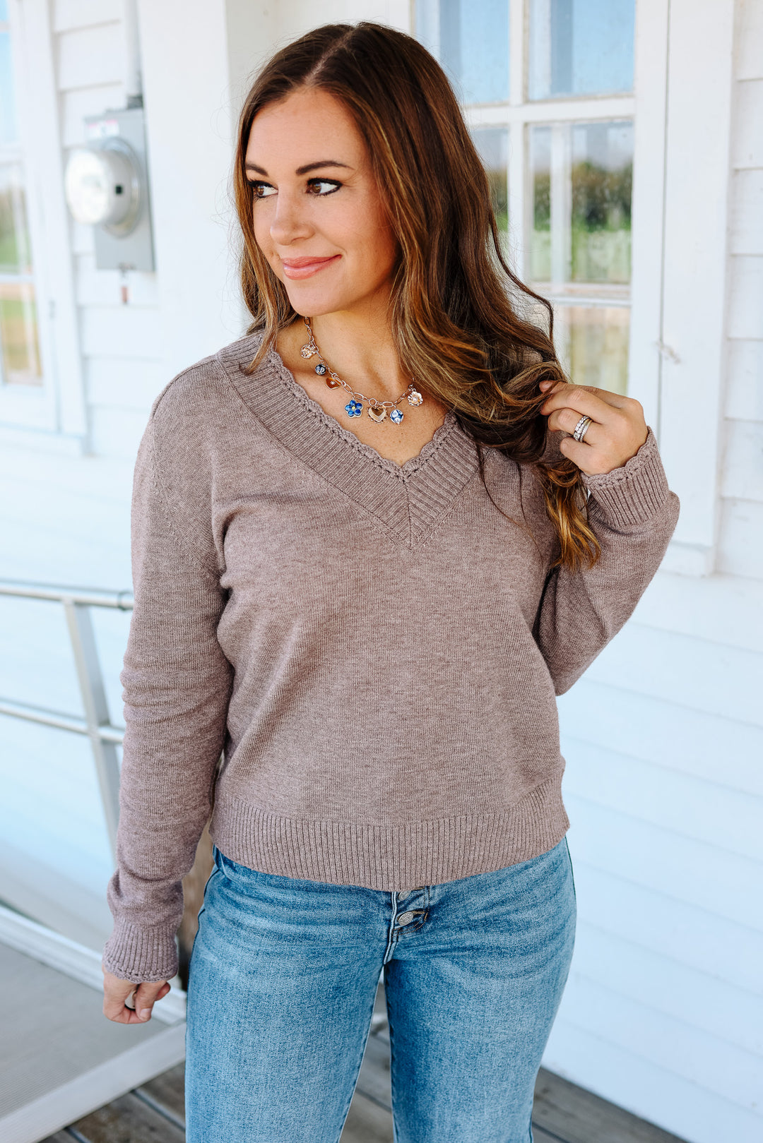 Riven Scallop Edge V-Neck Sweater - Mocha
