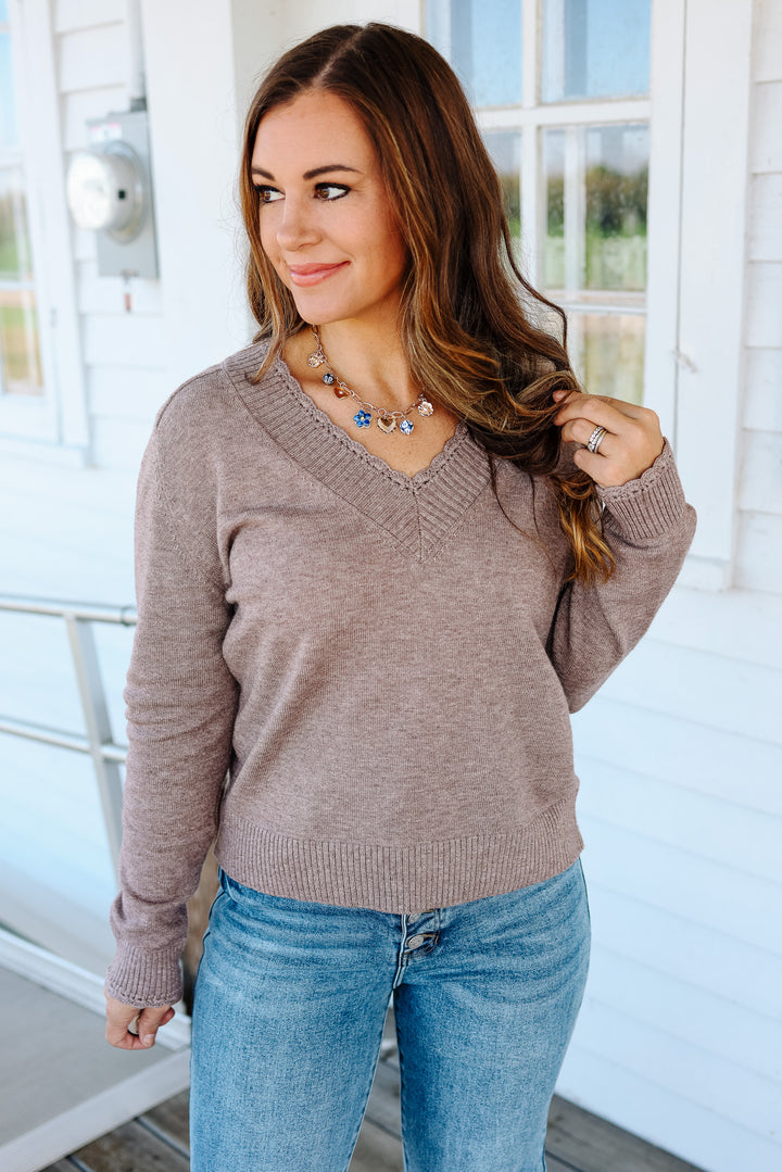 Riven Scallop Edge V-Neck Sweater - Mocha