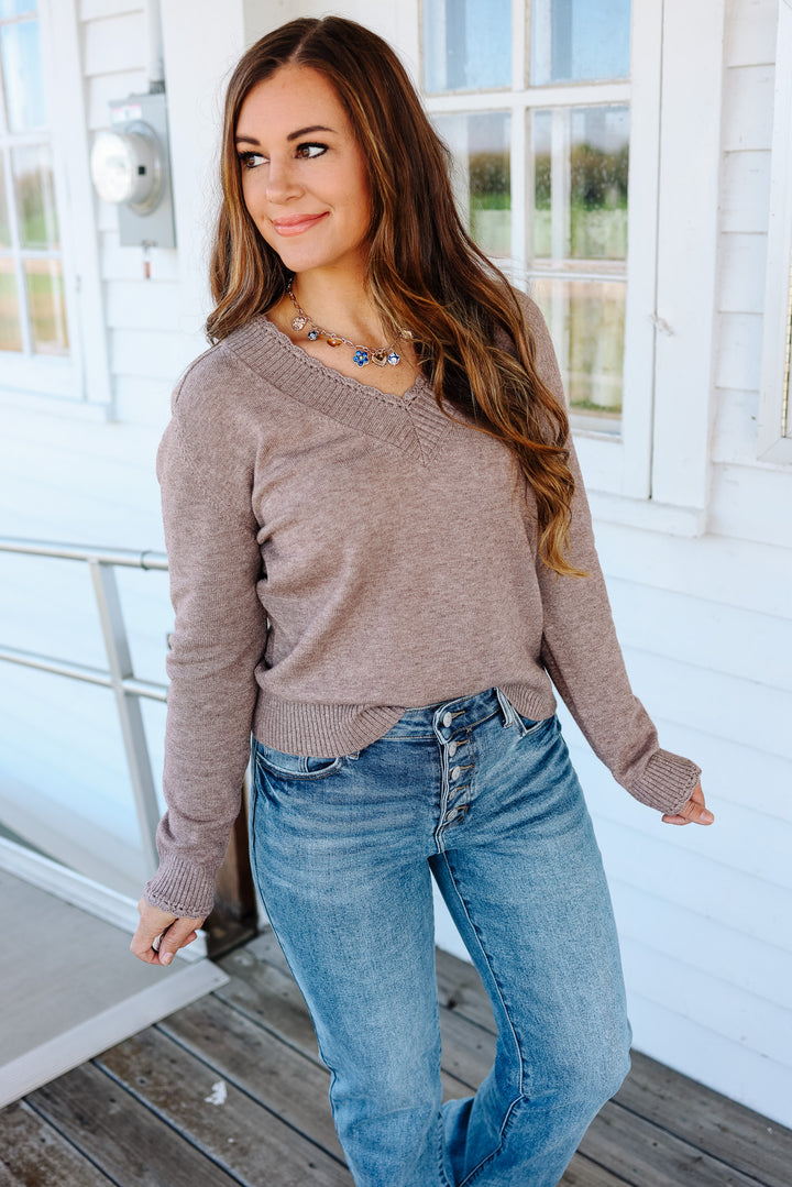 Riven Scallop Edge V-Neck Sweater - Mocha