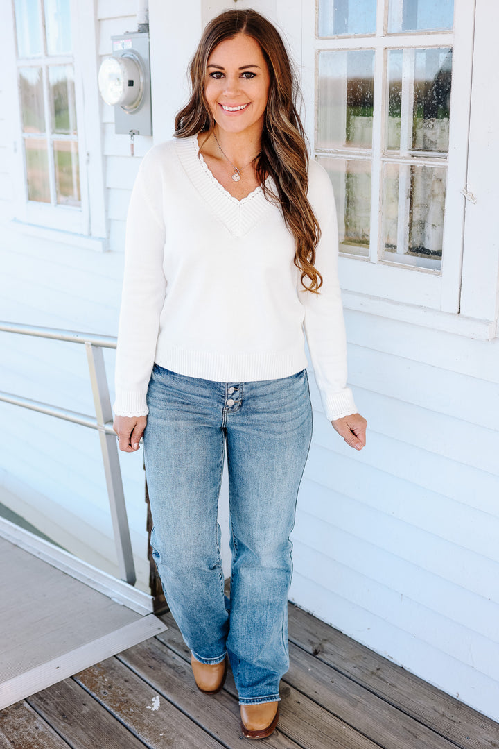 Riven Scallop Edge V-Neck Sweater - Off White