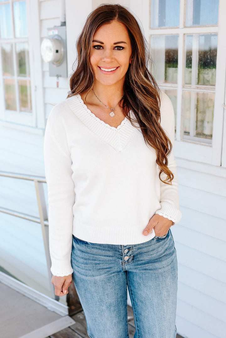 Riven Scallop Edge V-Neck Sweater - Off White