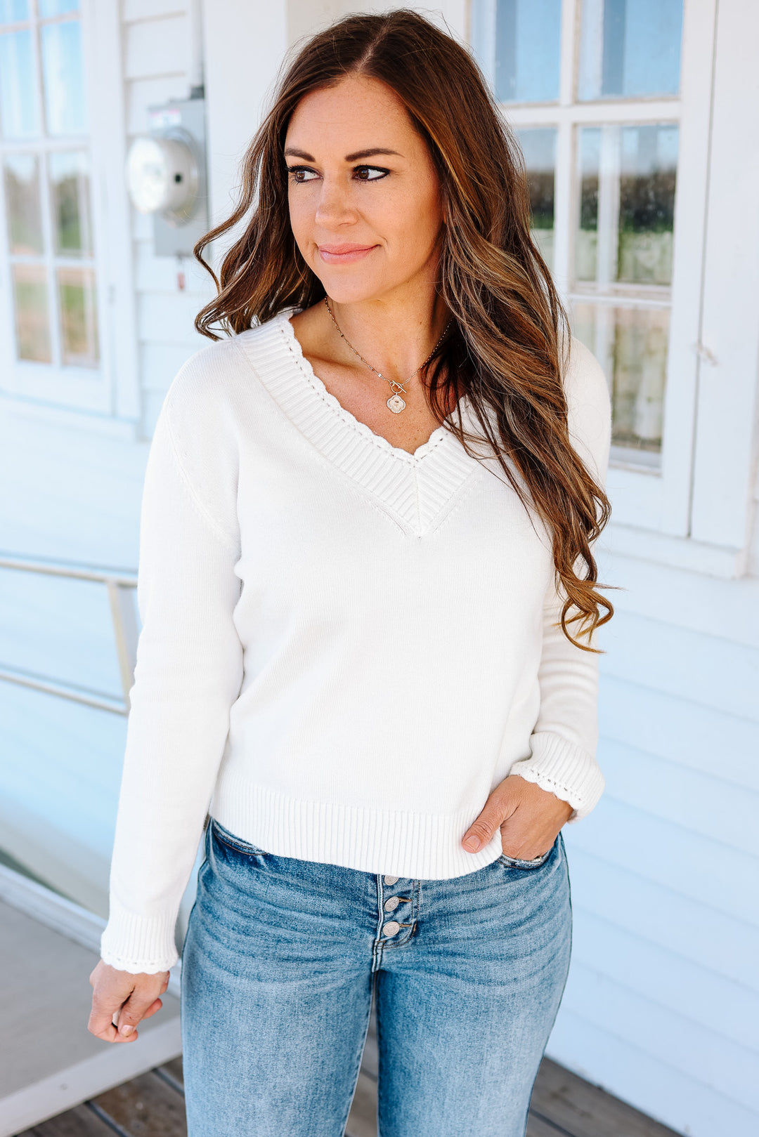 Riven Scallop Edge V-Neck Sweater - Off White