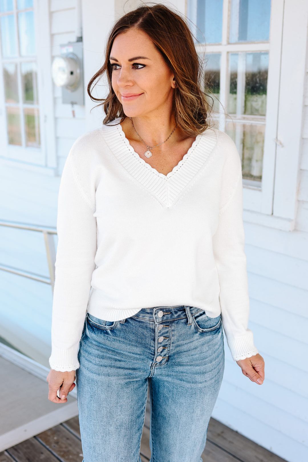 Riven Scallop Edge V-Neck Sweater - Off White