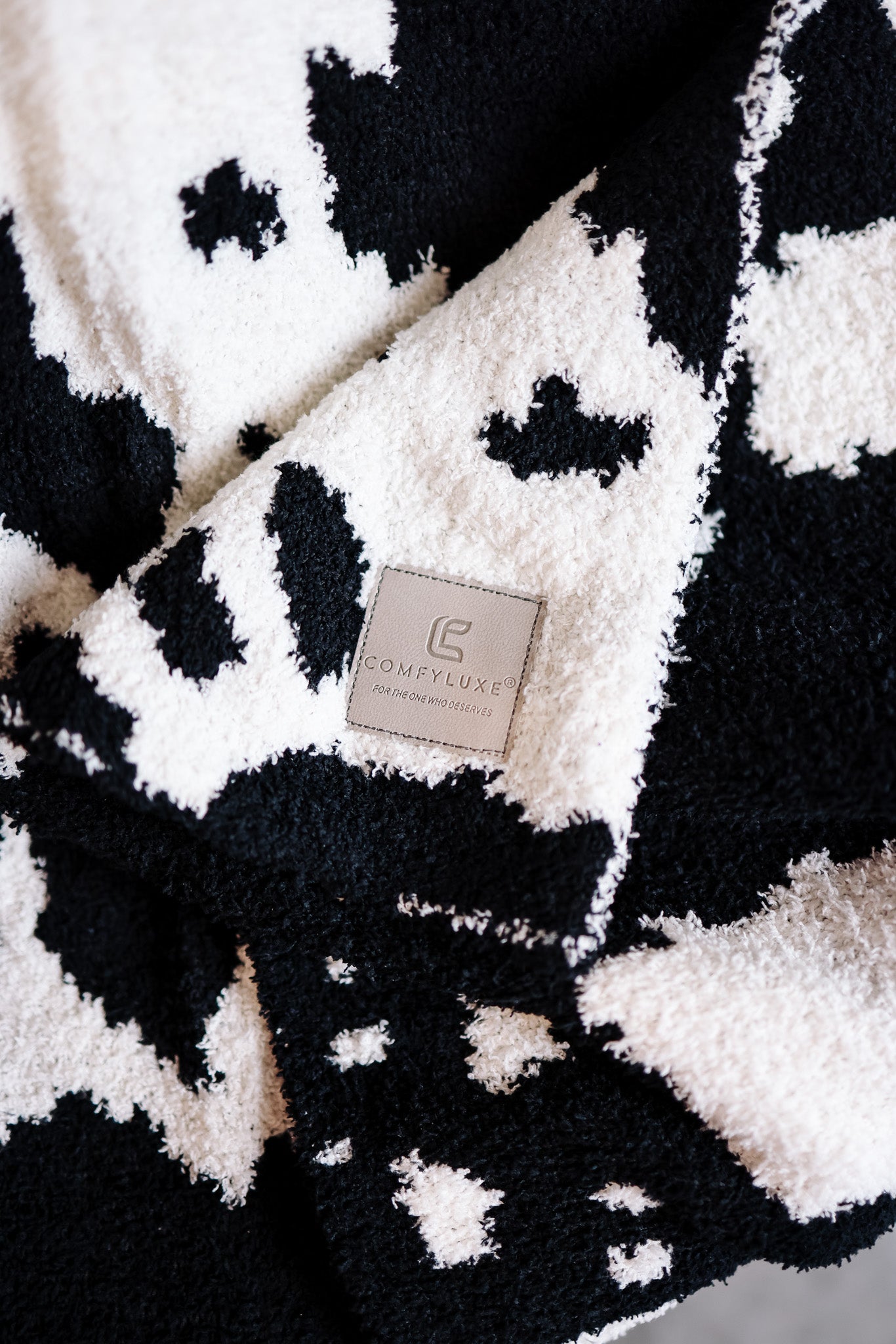 Cow Pattern Comfy Luxe Blanket - Black