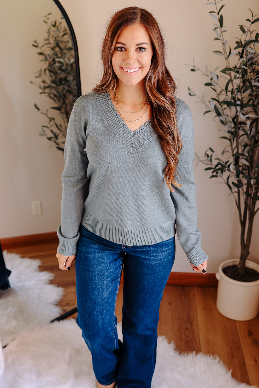 Riven Scallop Edge V-Neck Sweater - Dark Green