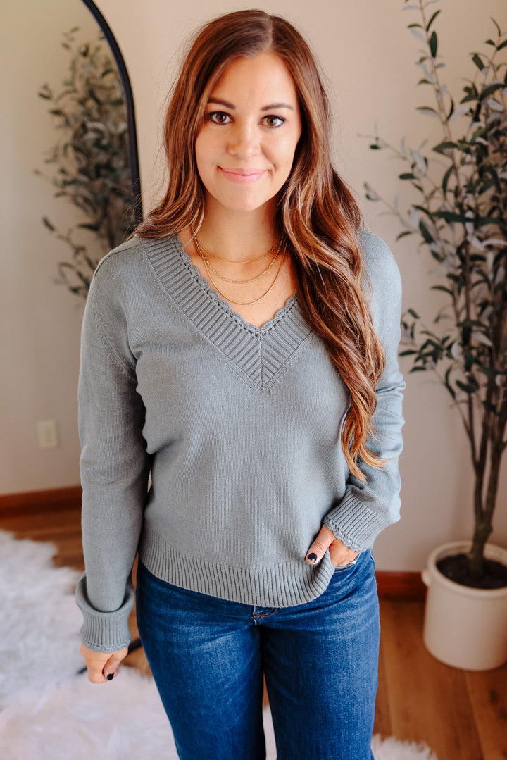 Riven Scallop Edge V-Neck Sweater - Dark Green