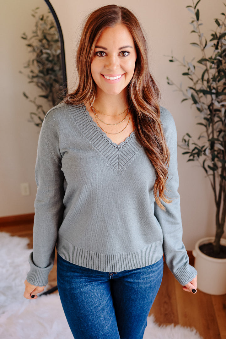 Riven Scallop Edge V-Neck Sweater - Dark Green