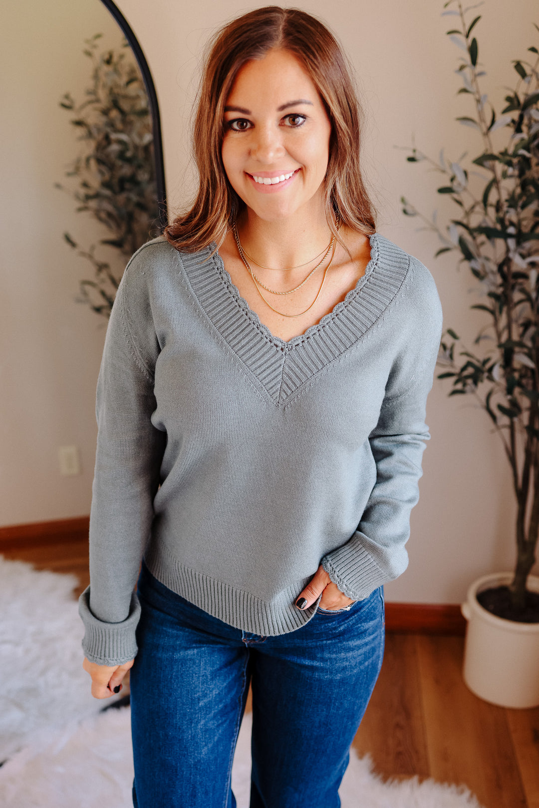 Riven Scallop Edge V-Neck Sweater - Dark Green