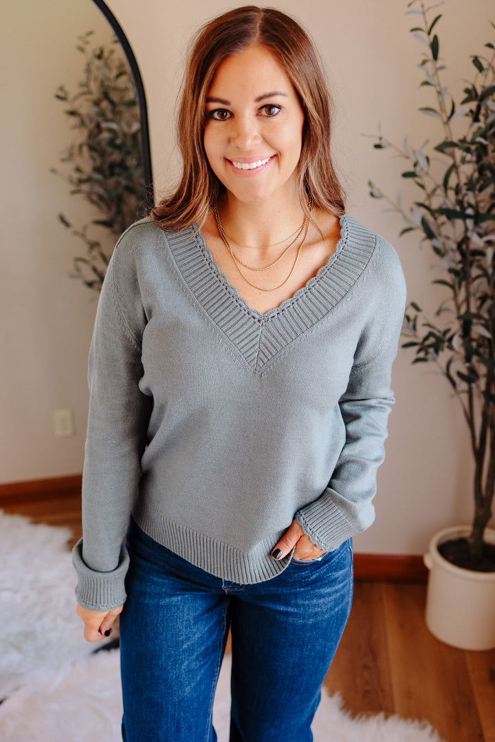 Riven Scallop Edge V-Neck Sweater - Dark Green