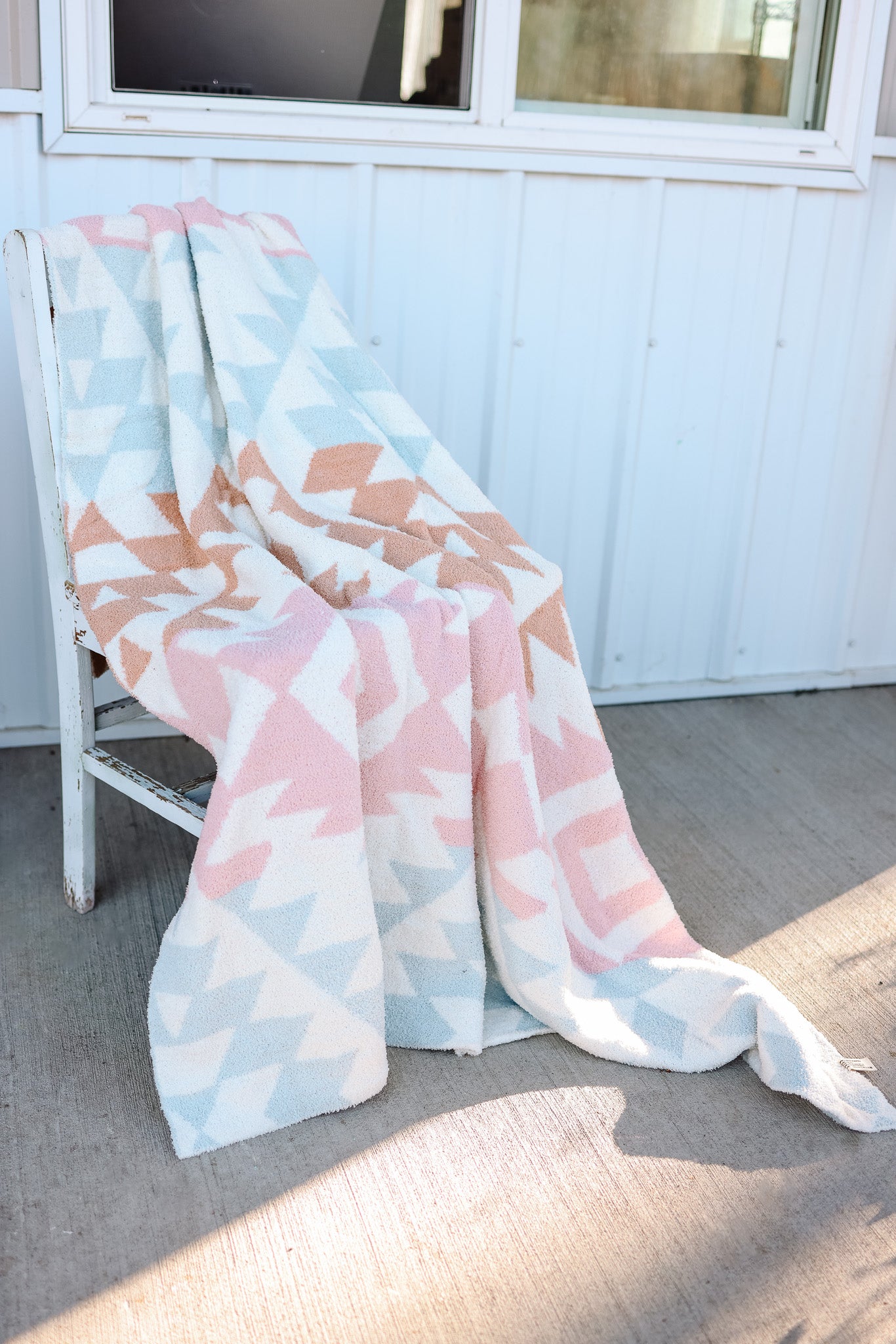Aztec Pattern Comfy Luxe Blanket - Pink