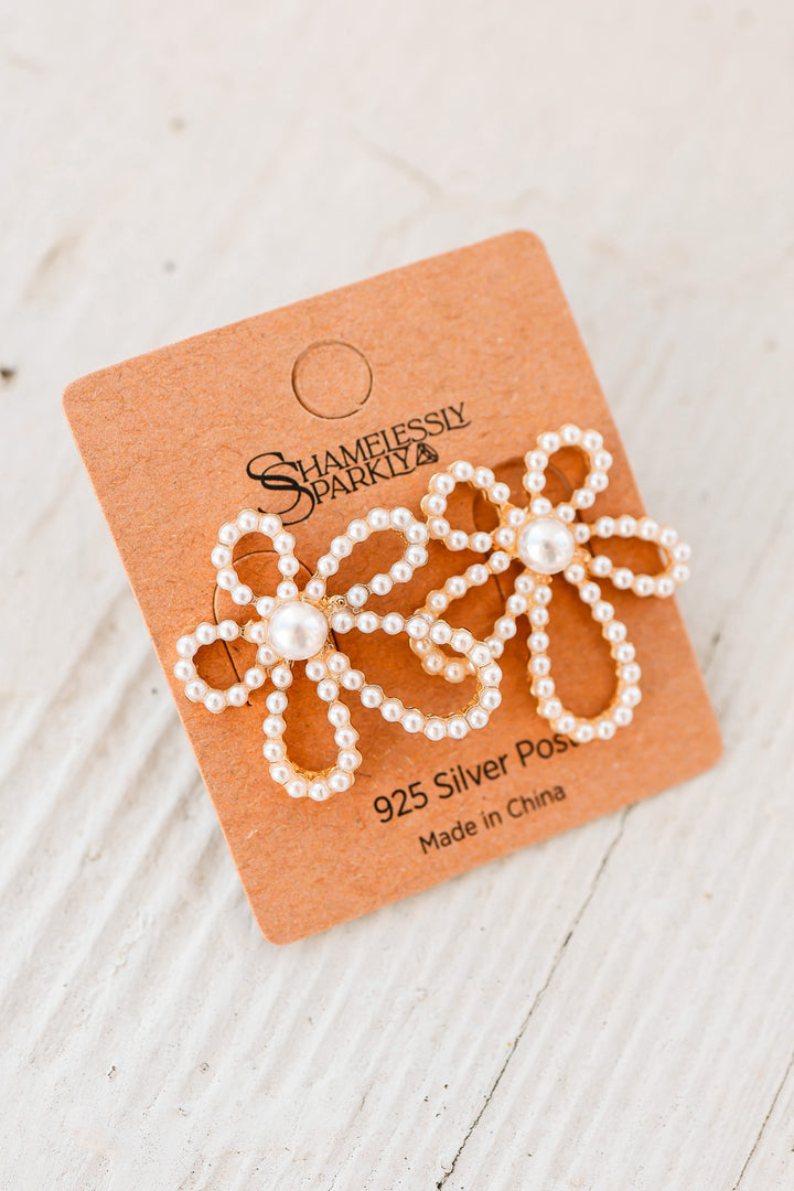 White Flower Pearl Stud Earrings