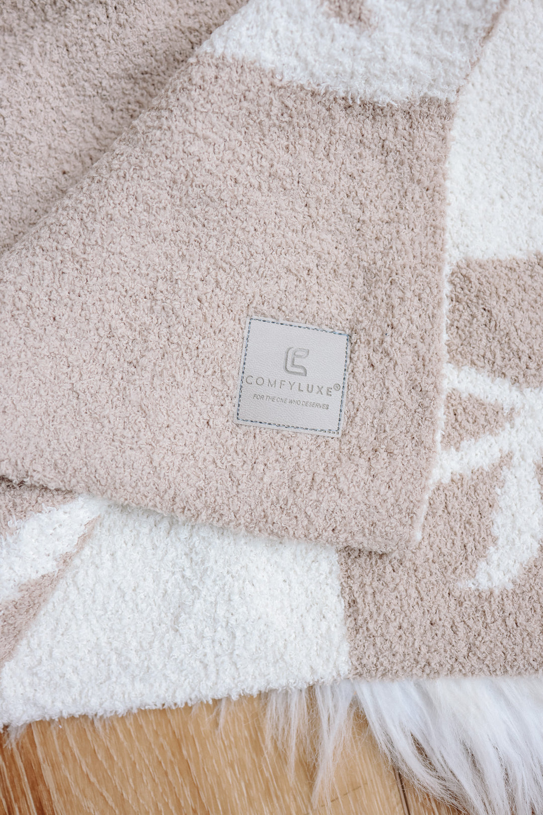 Checkered & Ribbon Comfy Luxe Blanket