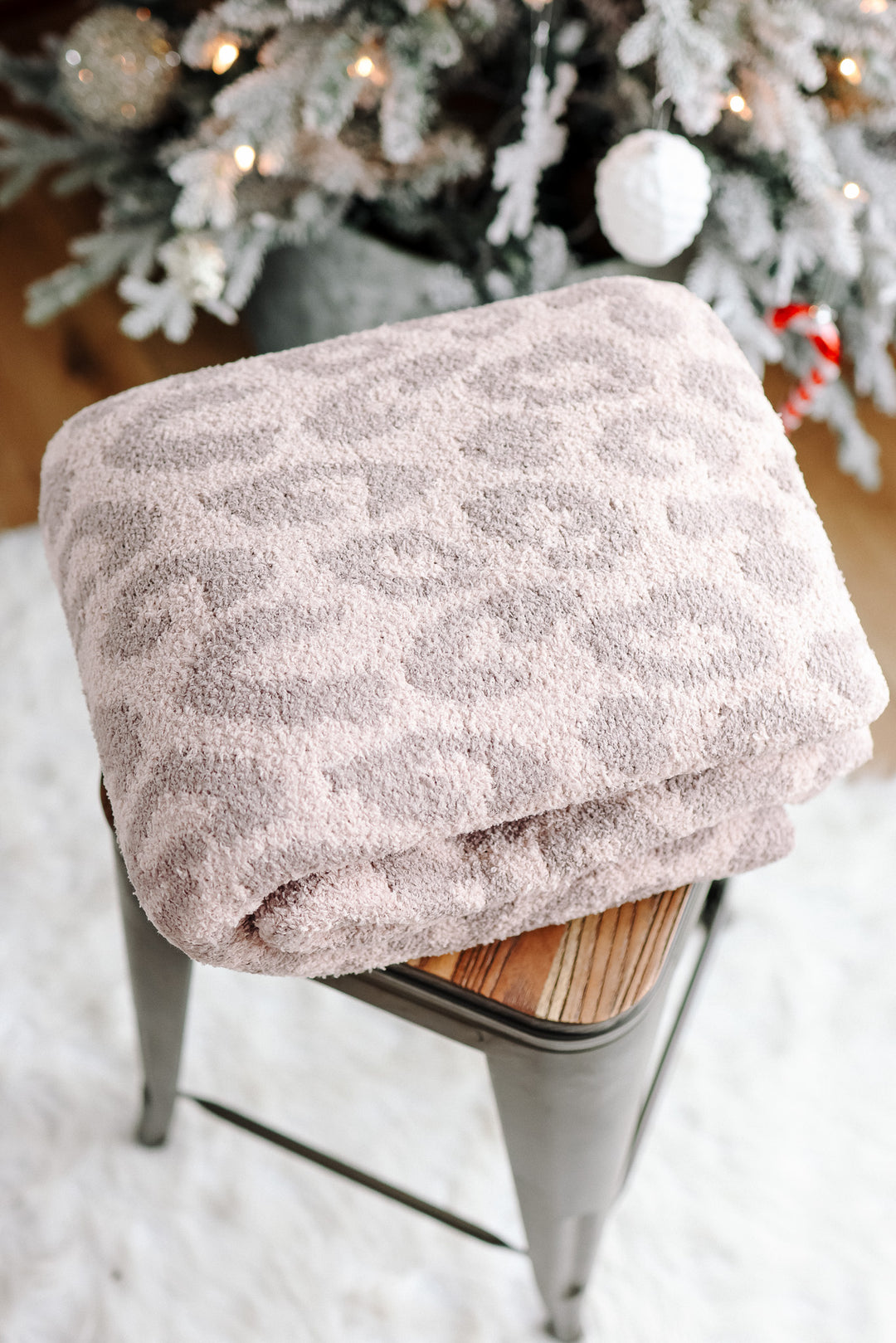 Leopard Cozy Blankets - Khaki