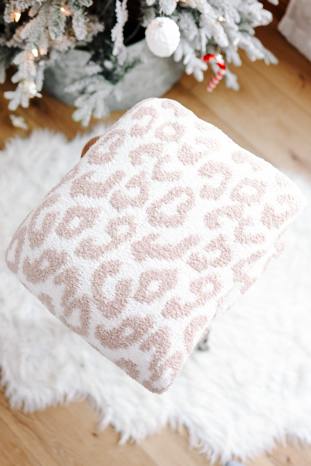 Leopard Cozy Blankets - White