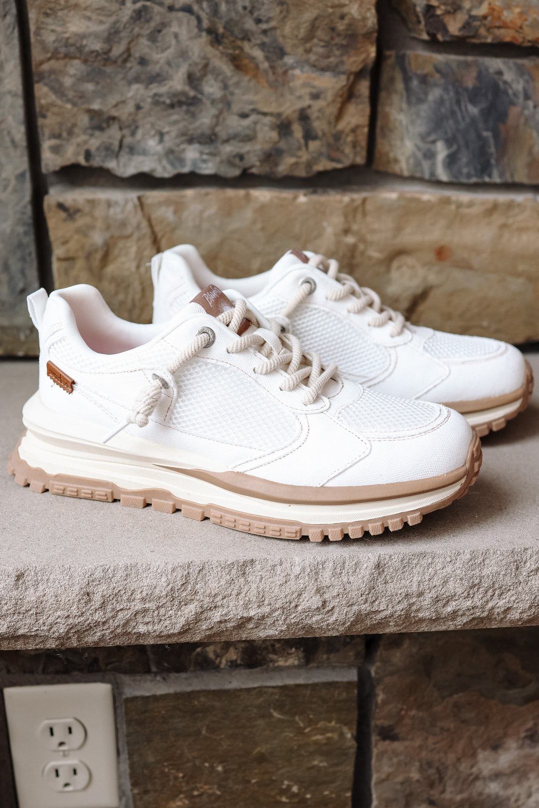 Leotina Sneakers - White Canvas