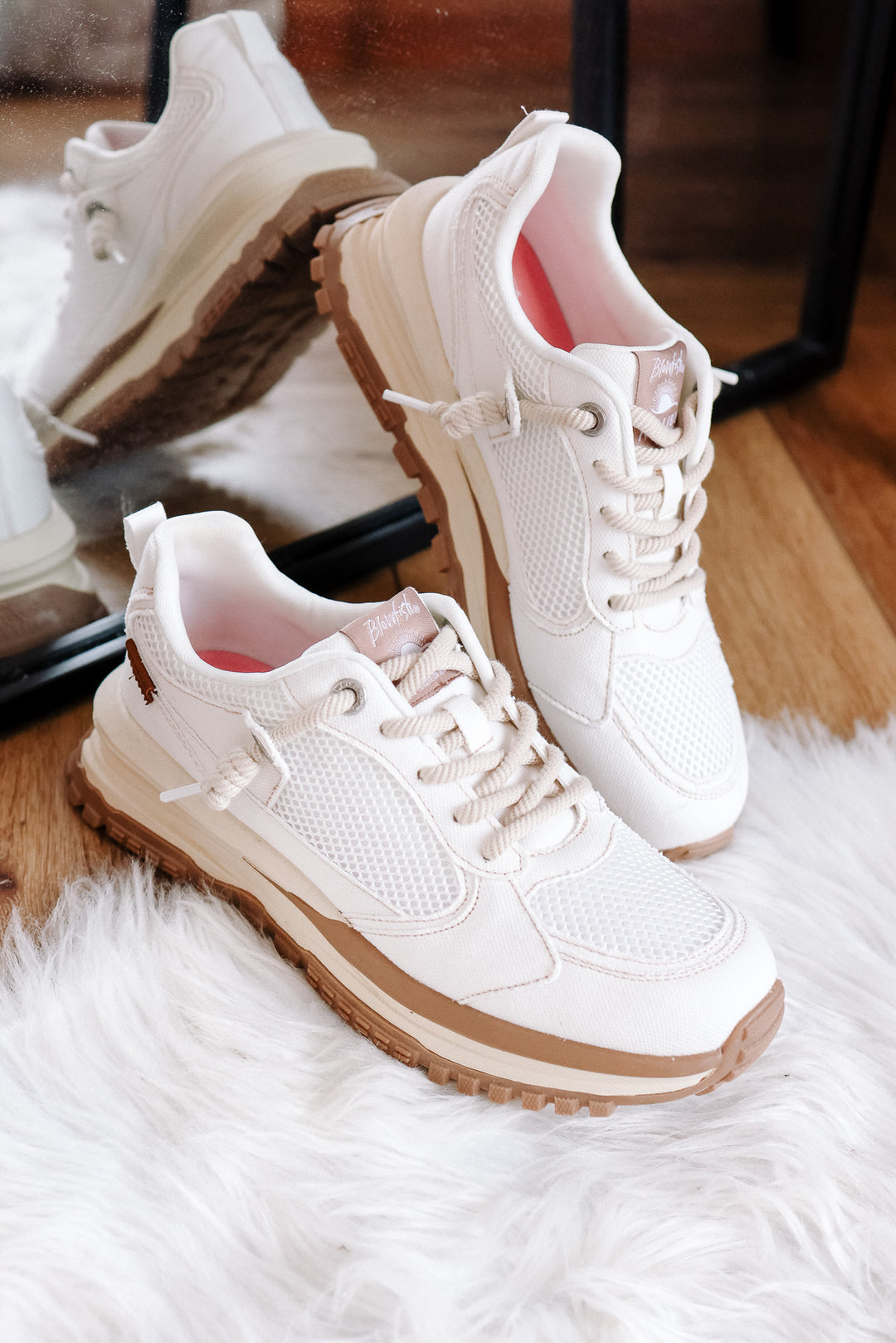 Leotina Sneakers - White Canvas