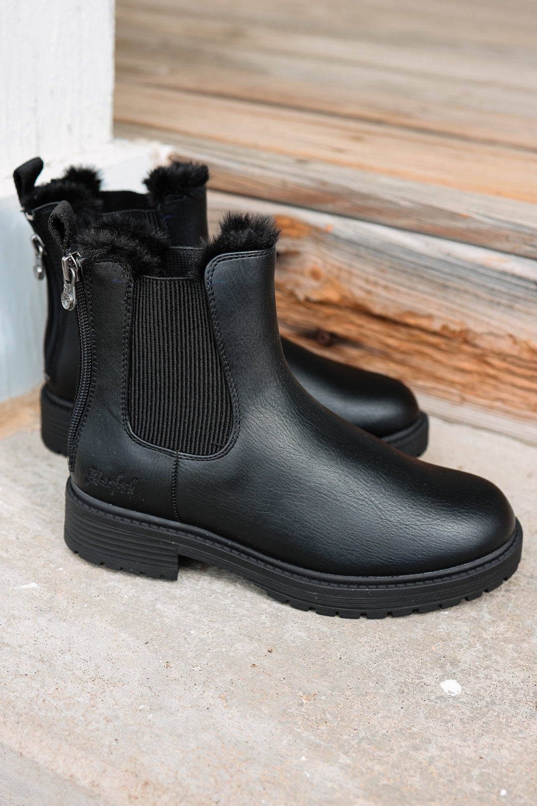 Amora Cozy Chelsea Boot - Black