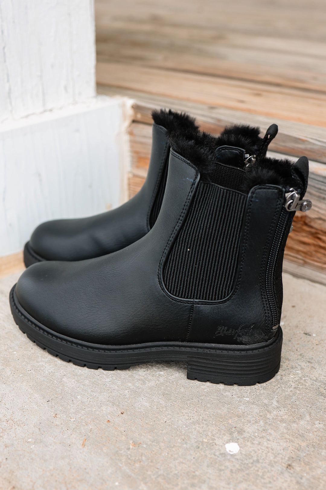 Amora Cozy Chelsea Boot - Black