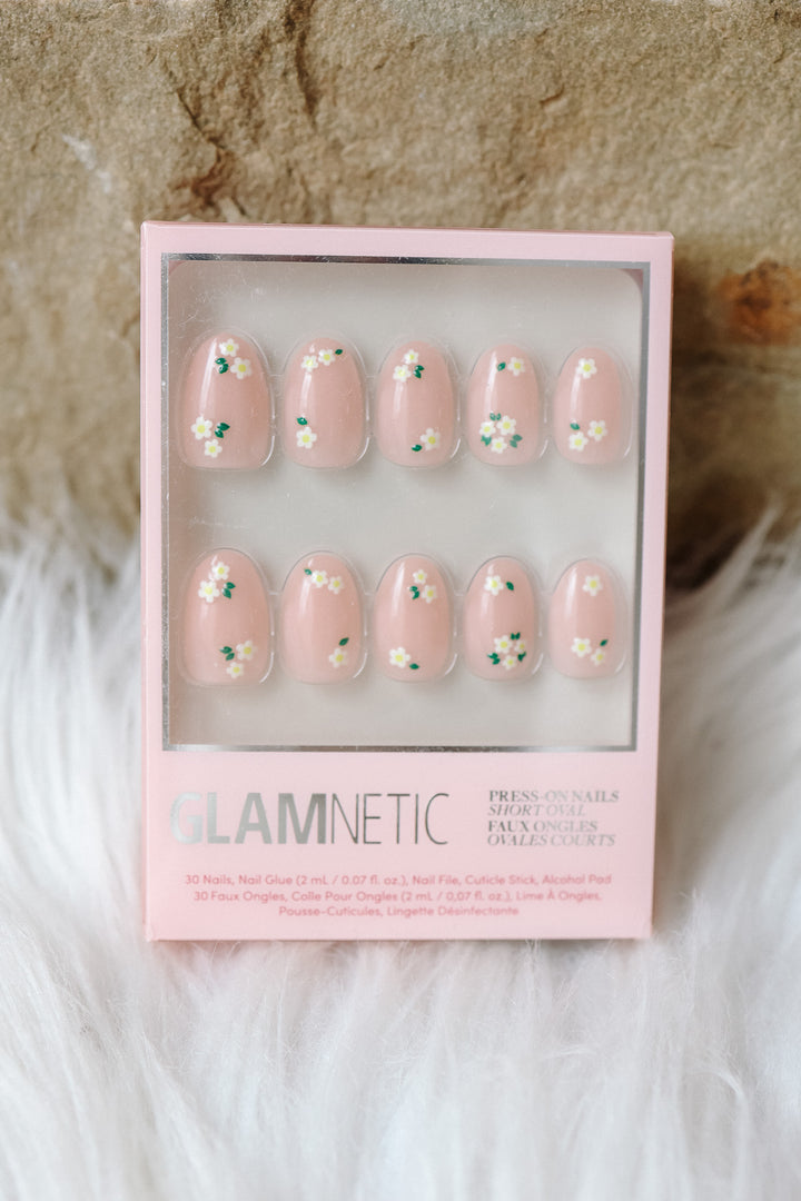 Petals Press-On Nails | Short Oval