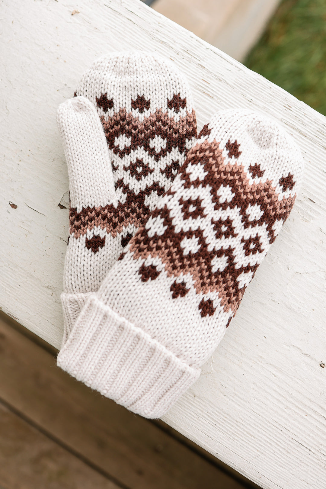 Patterned Mittens - Taupe