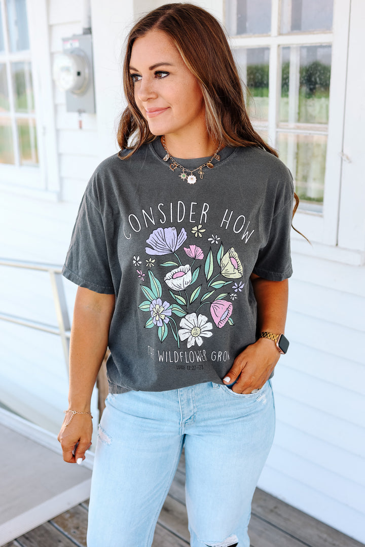 How The Wildflowers Grow Graphic Tee - Pepper