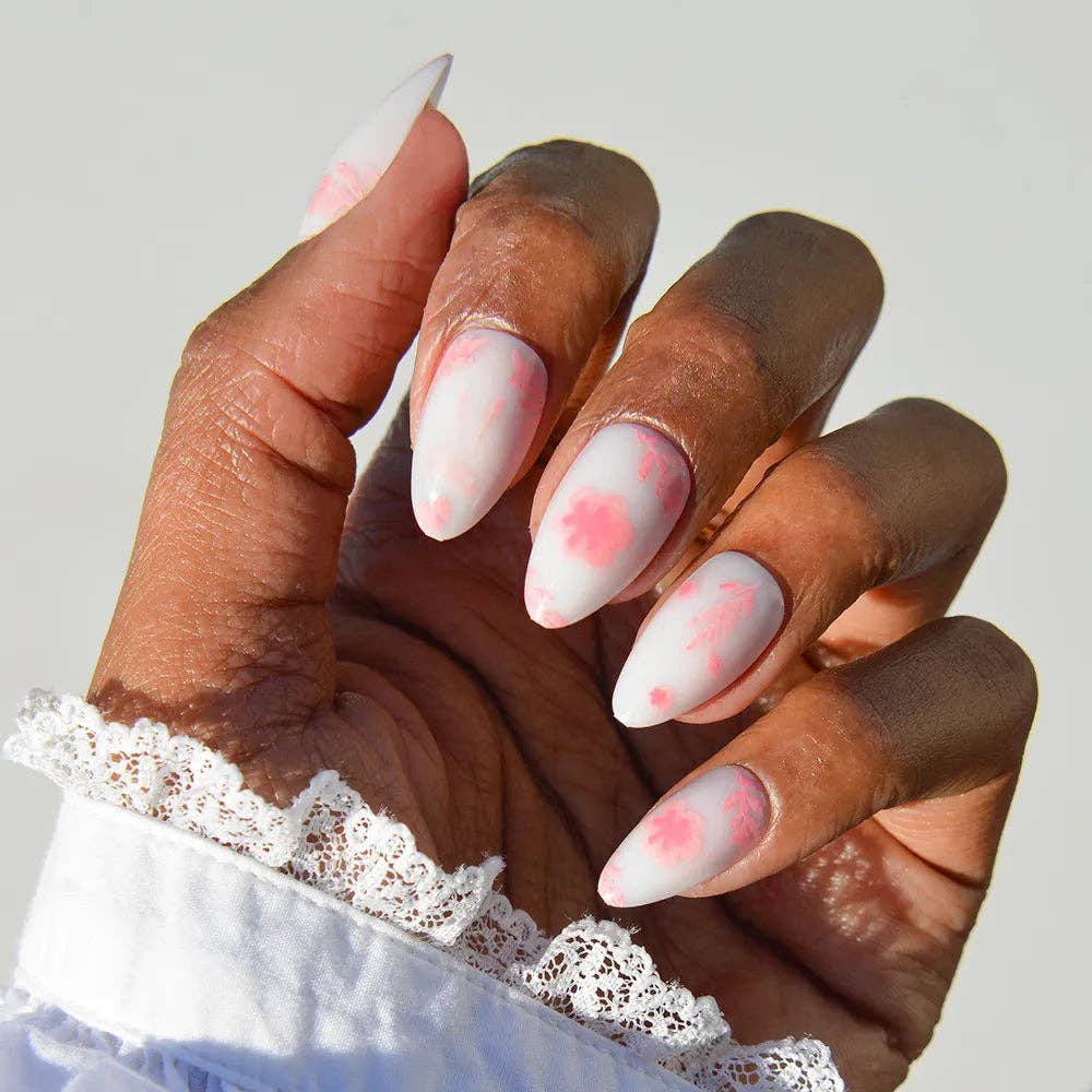 Fleur Amour Press-On Nails | Short Almond
