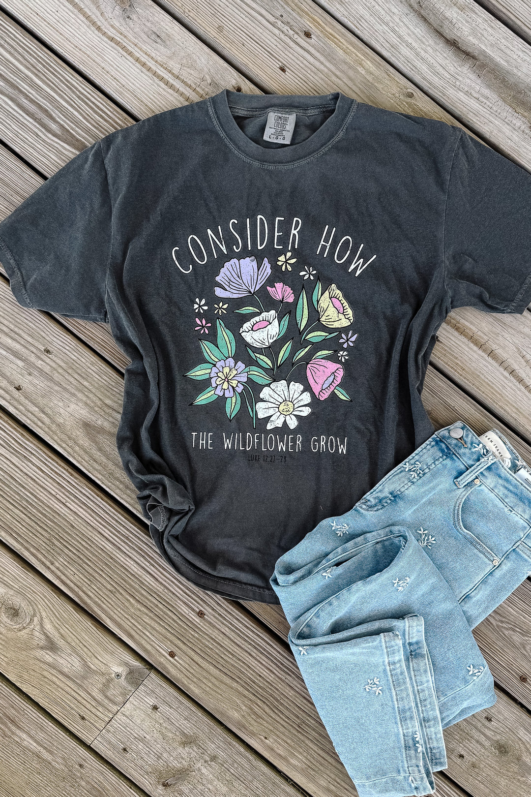 How The Wildflowers Grow Graphic Tee - Pepper