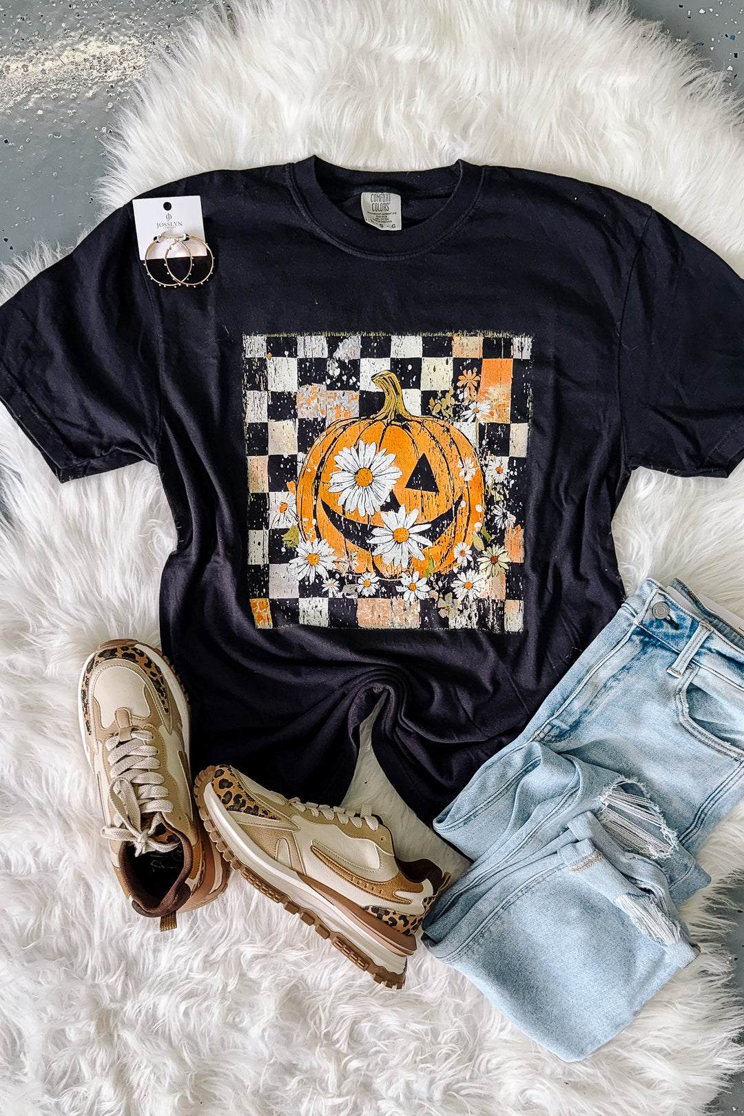 Checkered Daisy Pumpkin Graphic Tee - Black