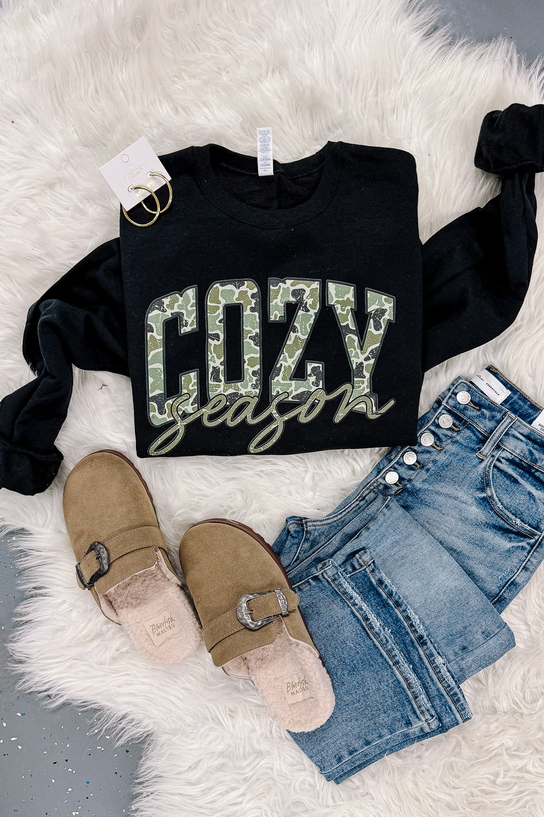 Camo Cozy Season Graphic Sweatshirt - Black