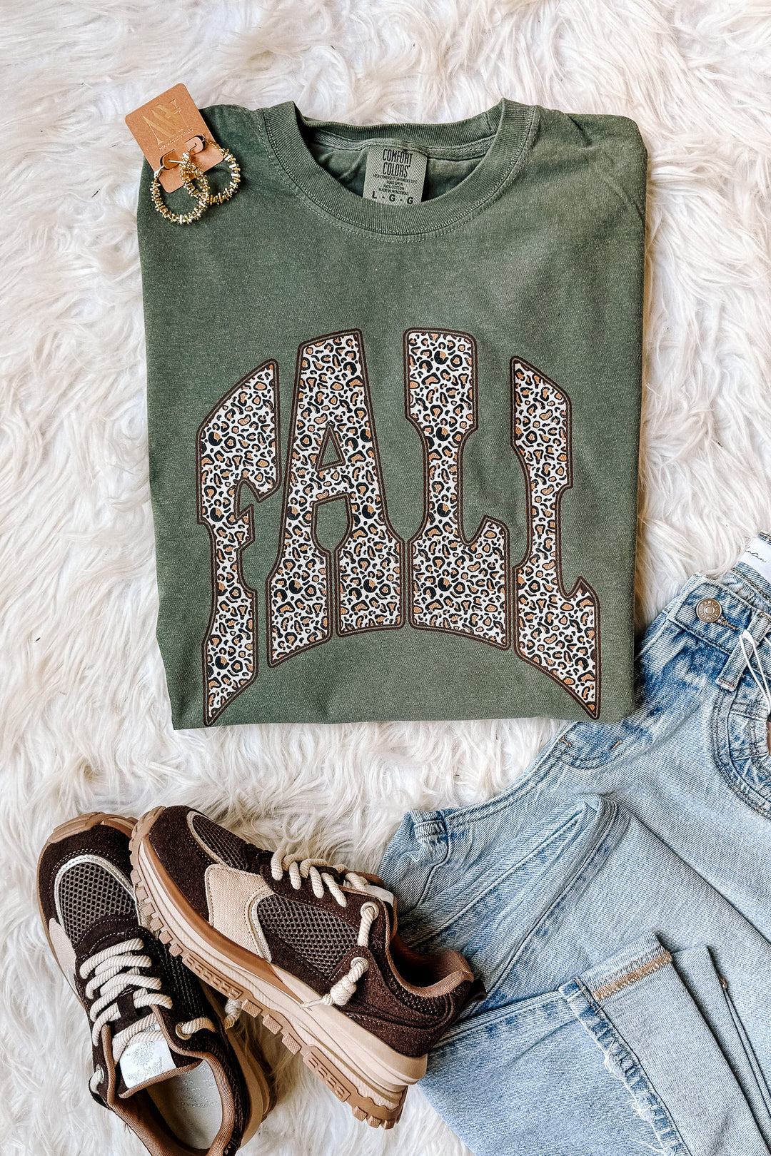 Leopard Fall Graphic Tee - Moss