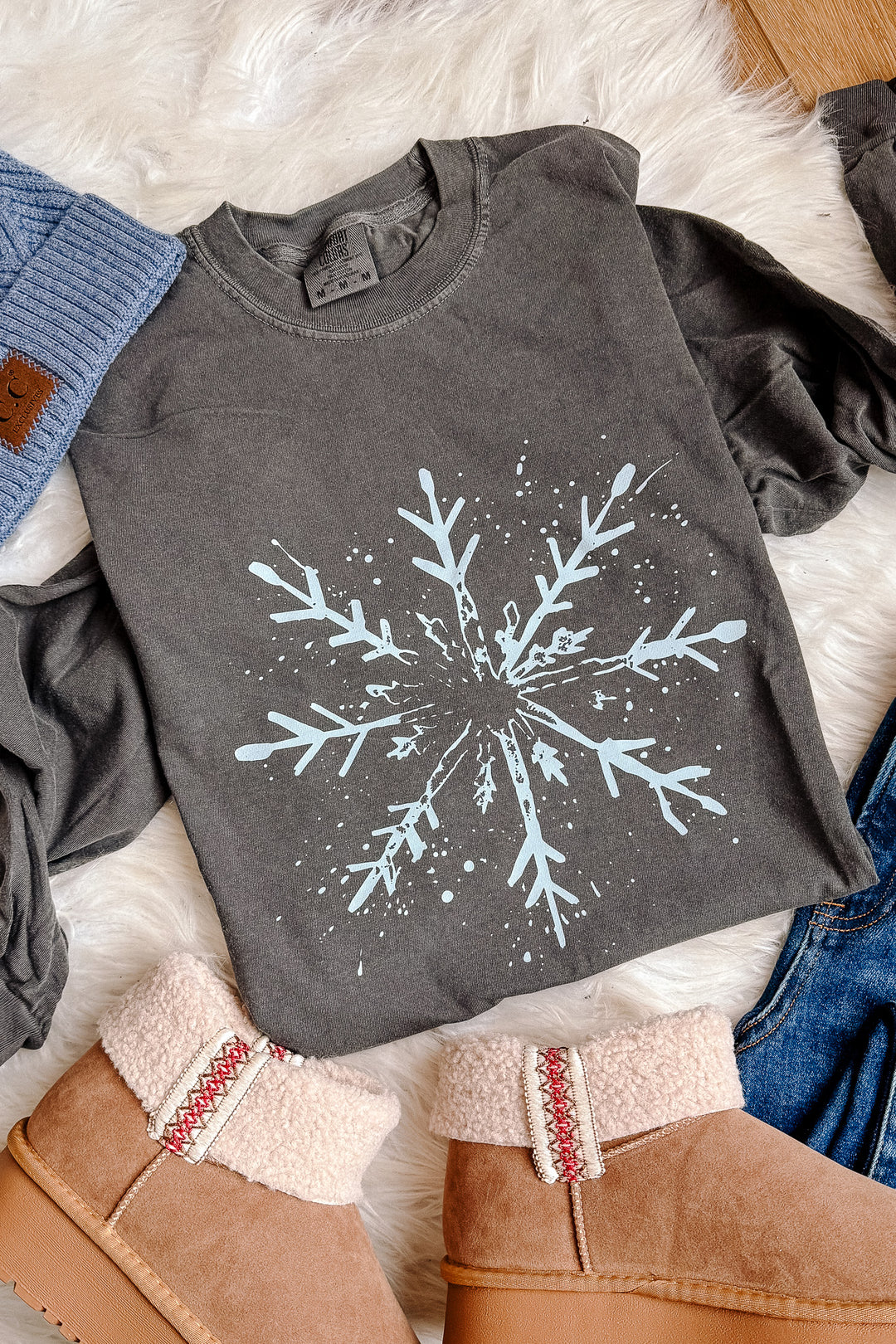 Snowflake Graphic Long Sleeve - Pepper