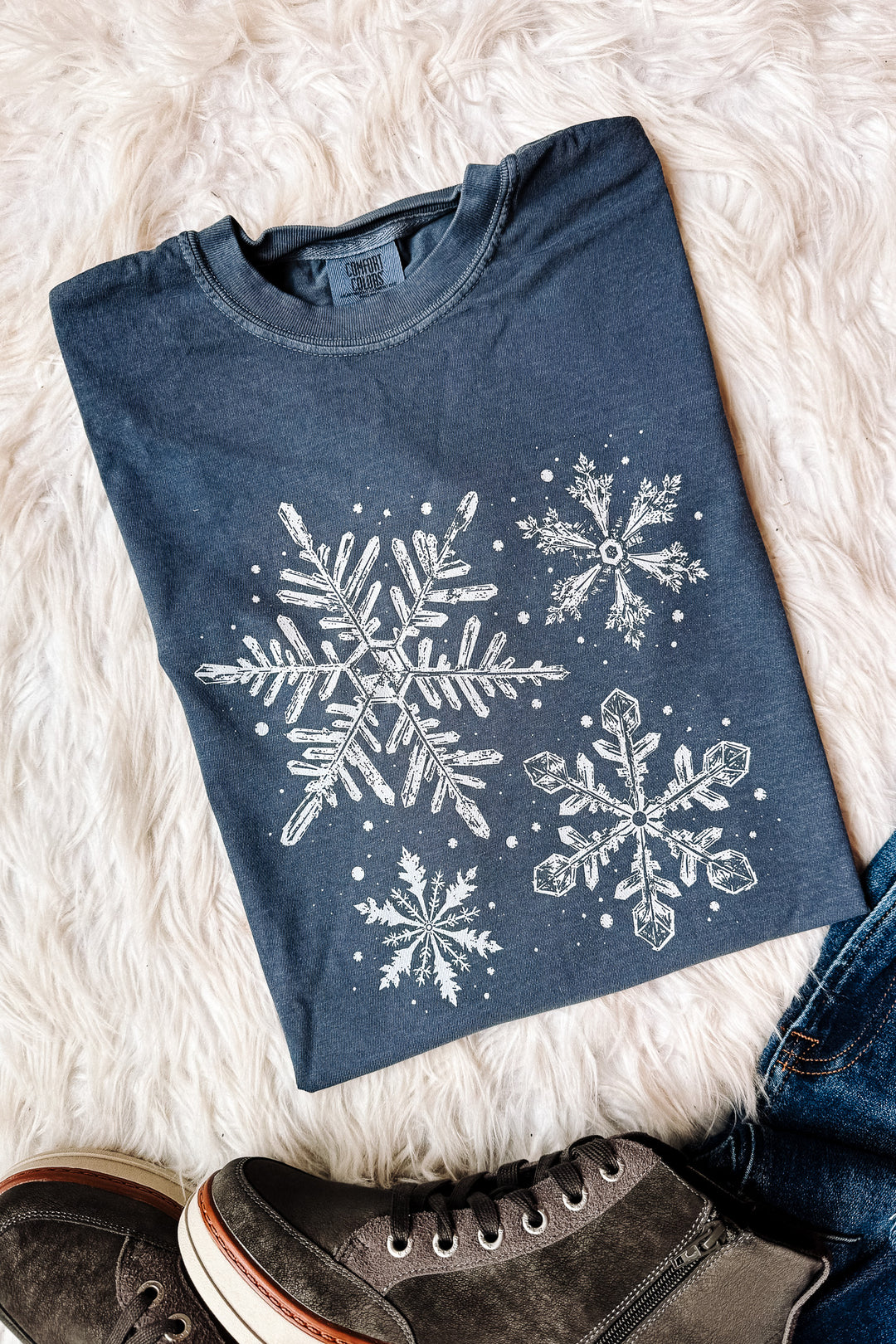 Chilly Days Snowflakes Graphic Tee - Denim