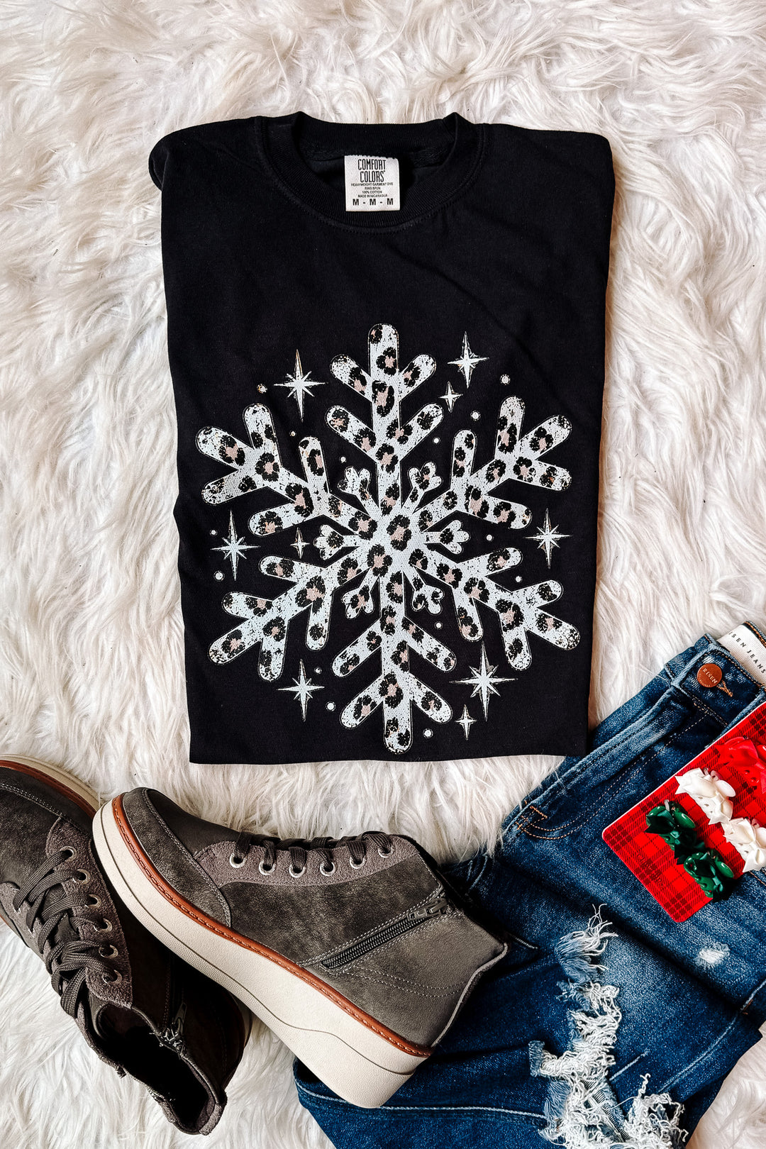 Leopard Snowflake Graphic Tee - Black