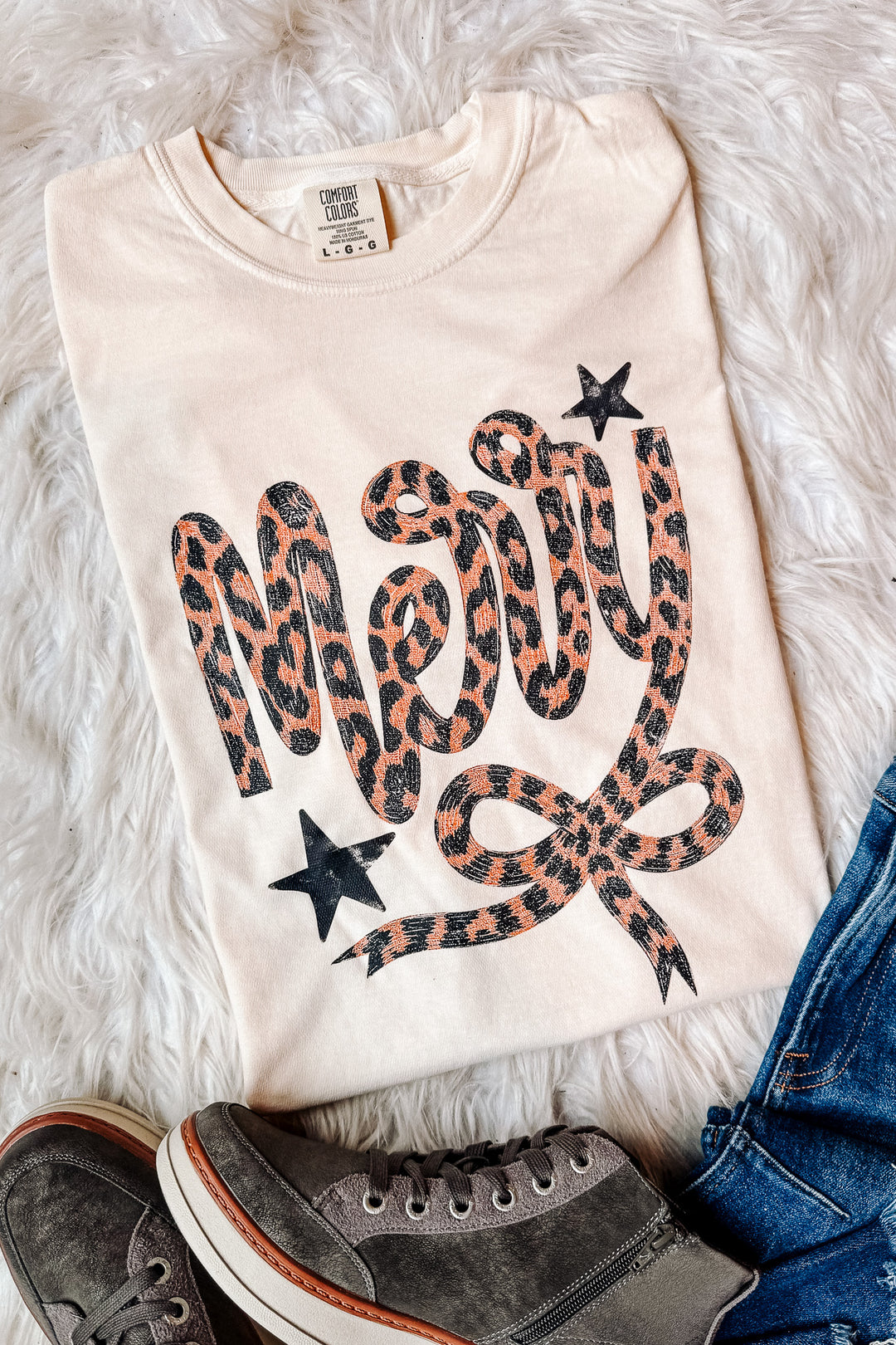 Wild Merry Ribbon Graphic Tee - Ivory