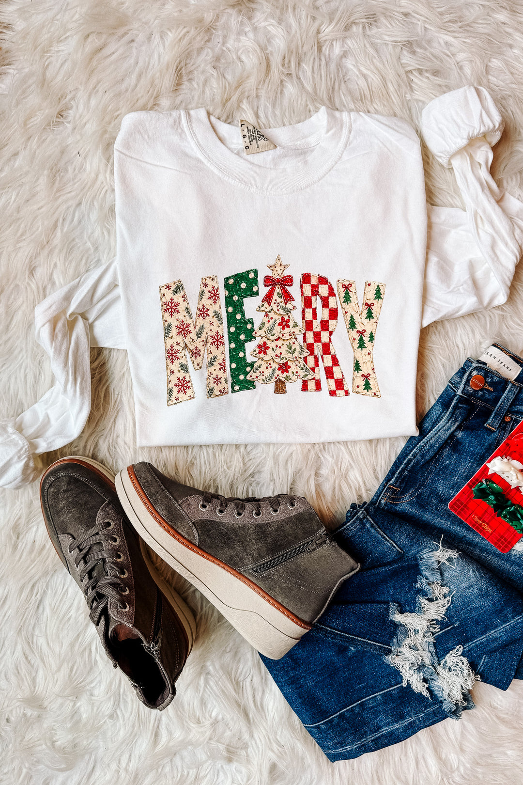 Painted MERRY Patterns Tree Graphic Long Sleeve - White