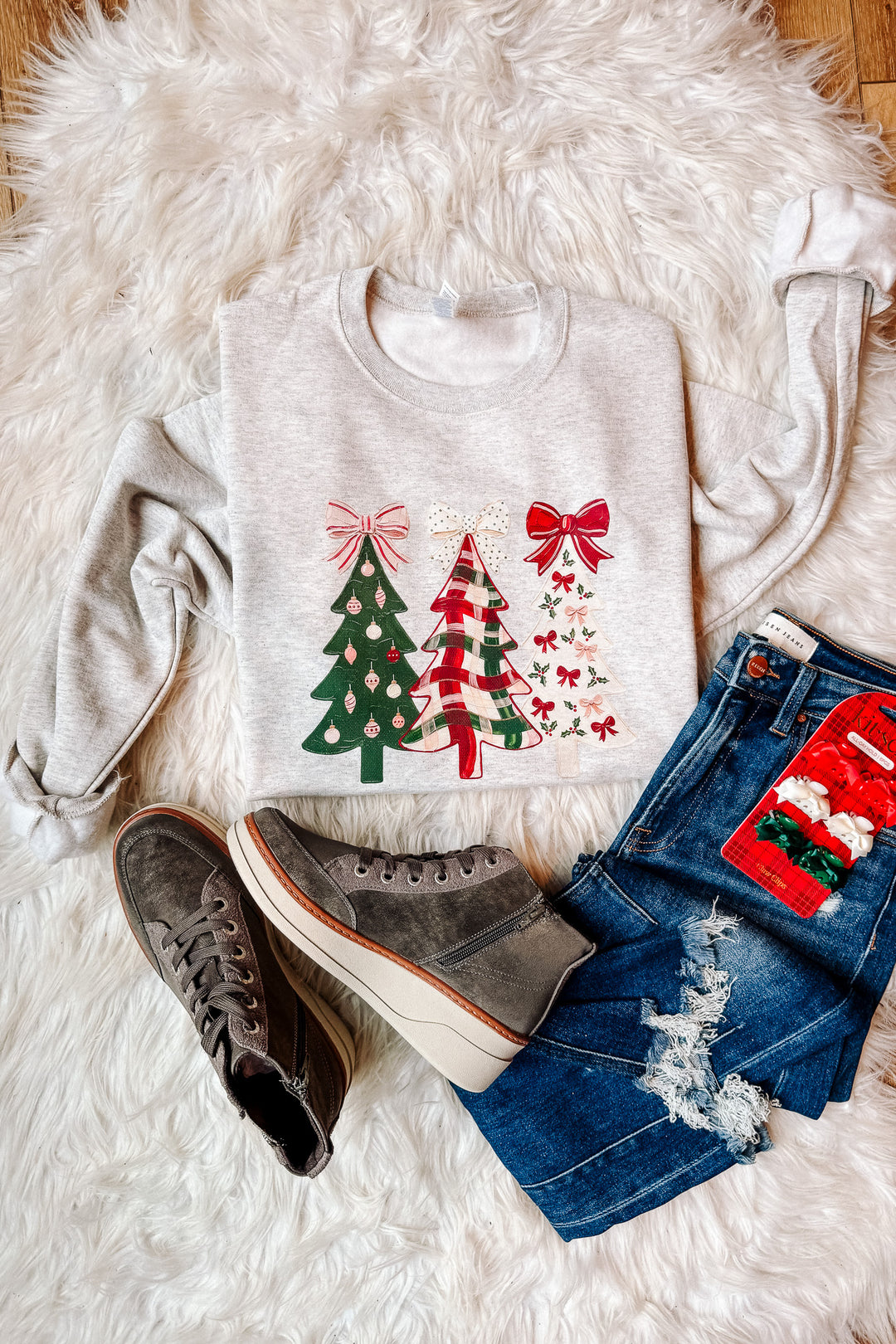 Painted Bow Trees Graphic Sweatshirt - Oatmeal Heather