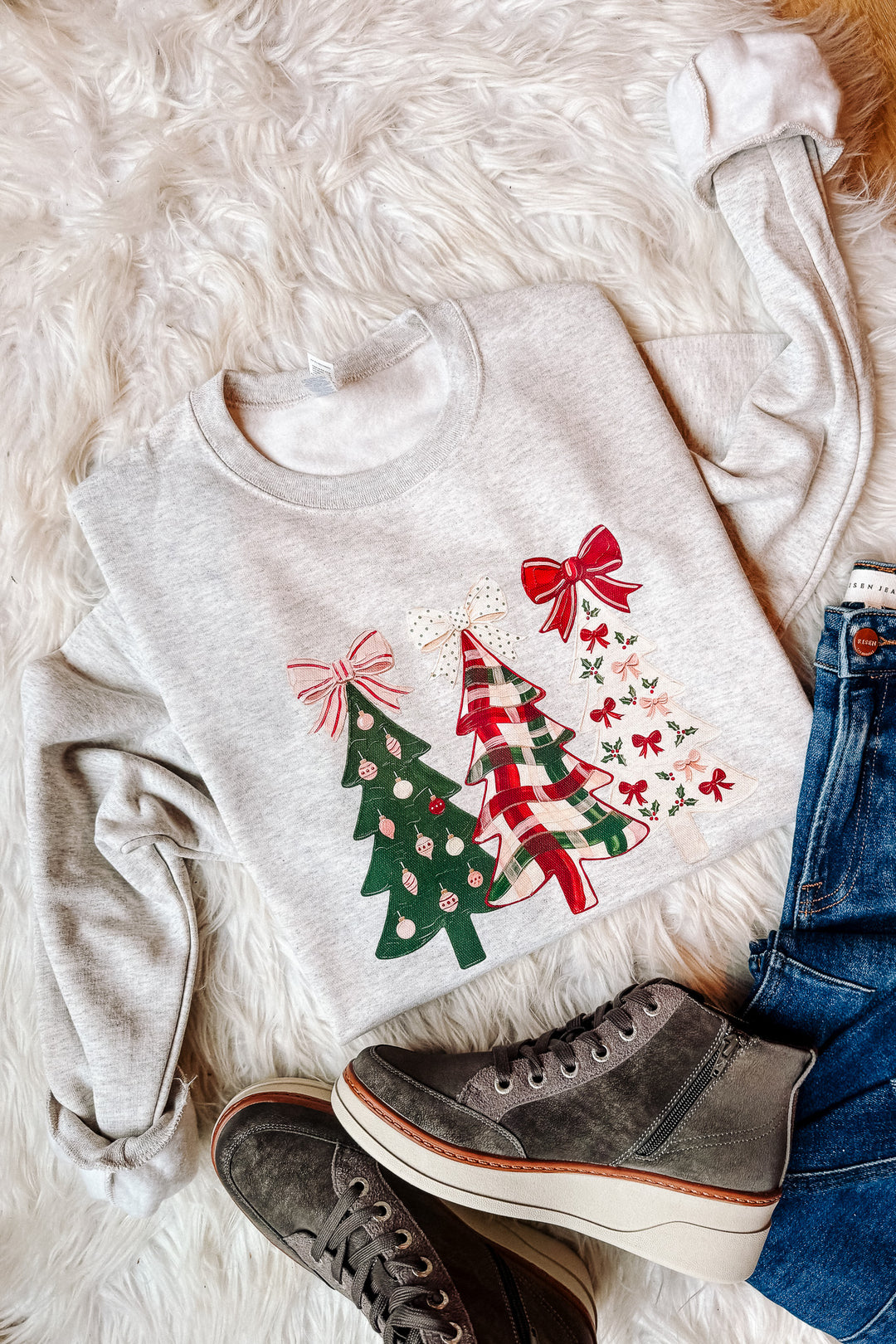 Painted Bow Trees Graphic Sweatshirt - Oatmeal Heather
