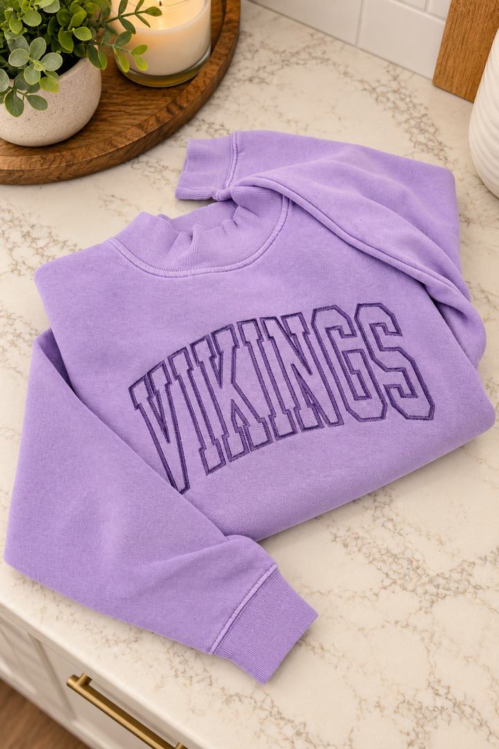 VIKINGS Embroidered Saltwash Mockneck - Orchid