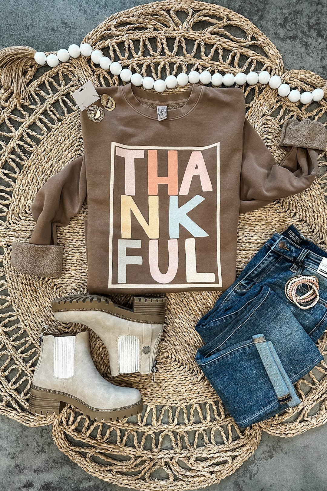 Pastel Thankful Crewneck Graphic Sweatshirt - Pigment Clay